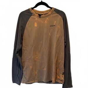 Patagonia Men's Long Sleeve Shirt - Charcoal and Beige. Men’s L